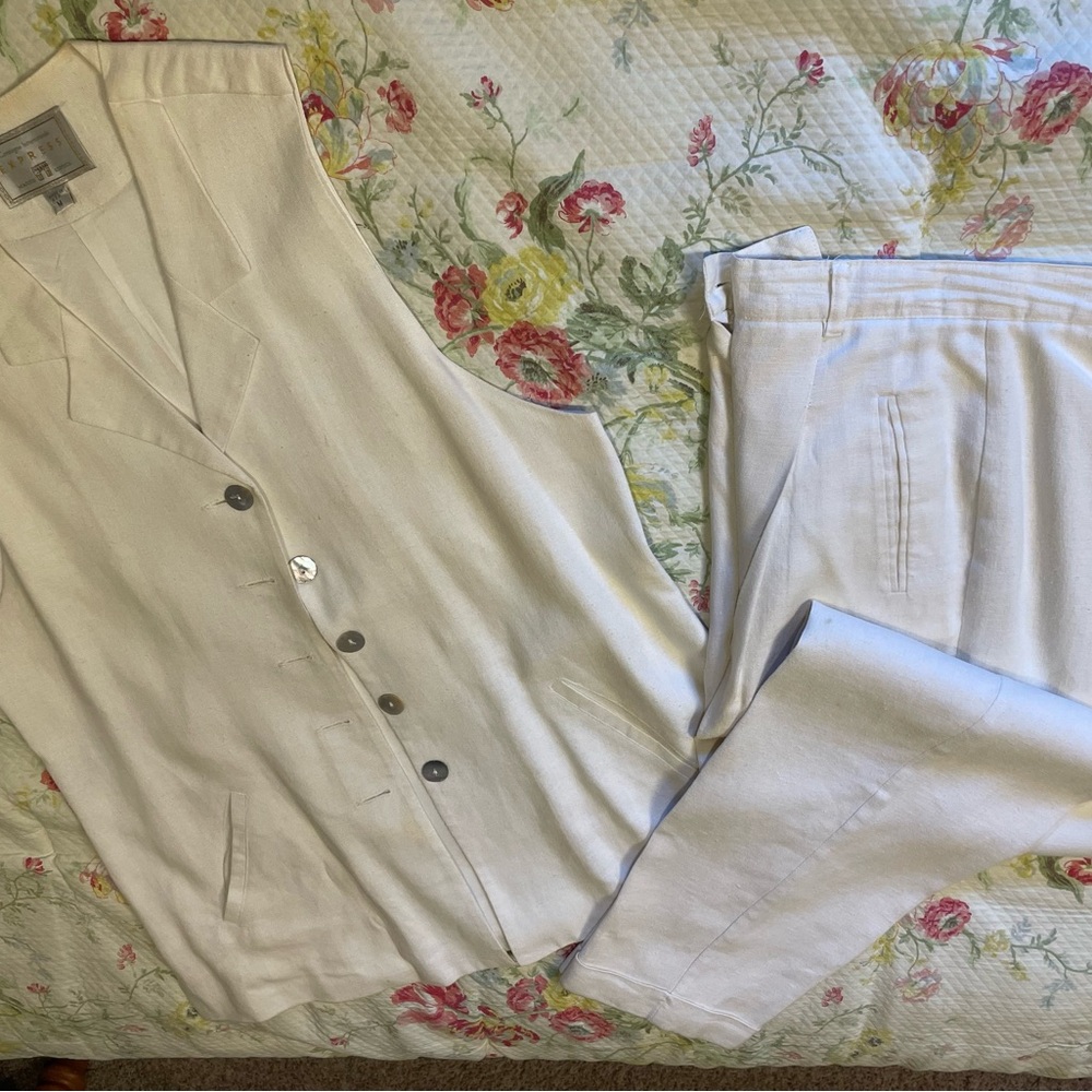 Vintage Express White Women's Pantsuit with Vest Set